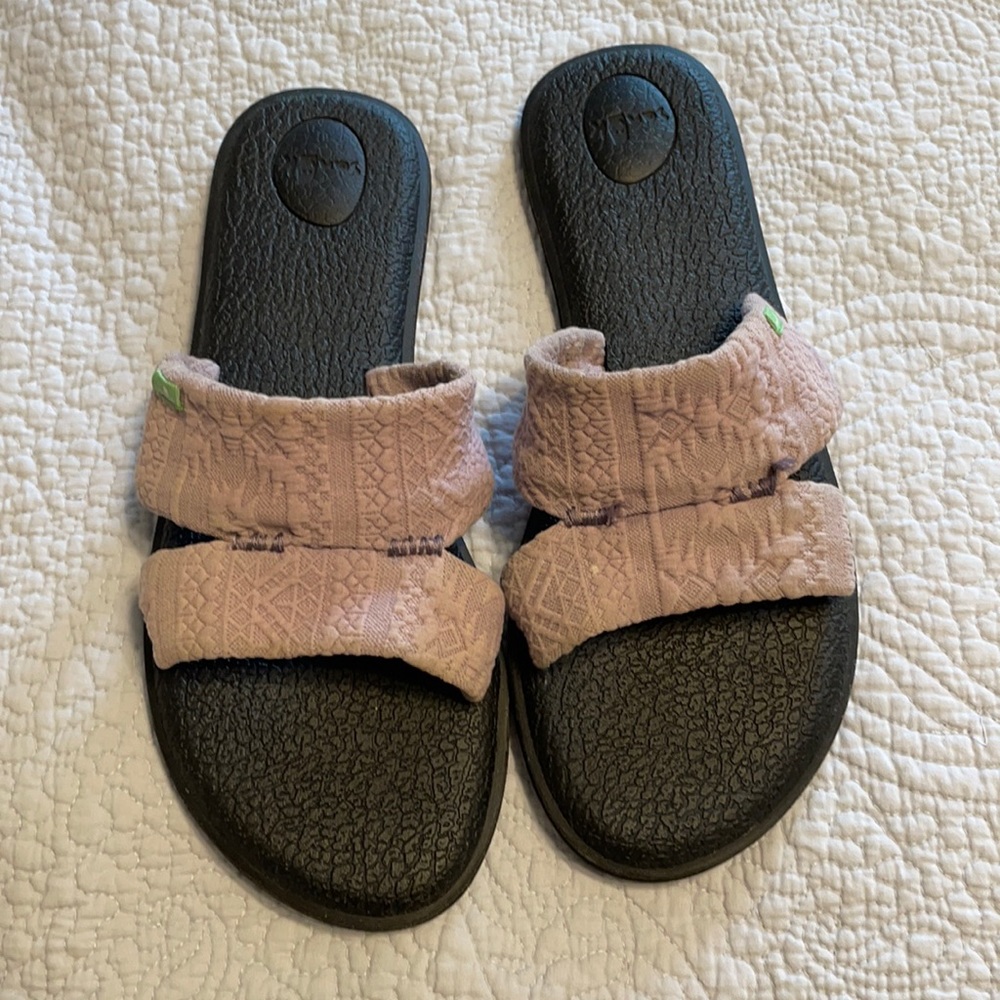 Sanuk sandals size 11